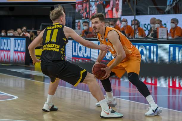 他意外现身 他意外现身