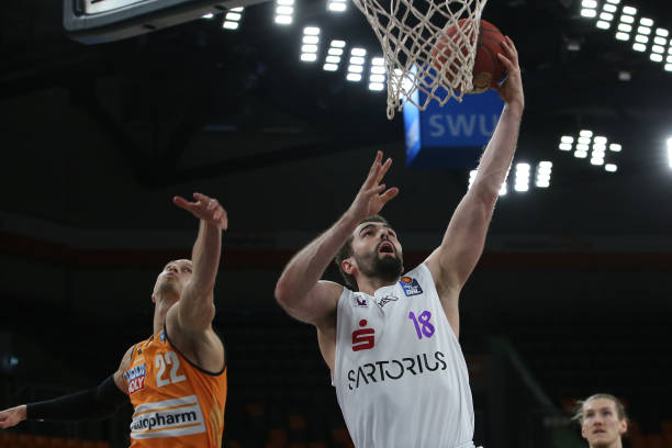 与巴塞罗那 与巴塞罗那